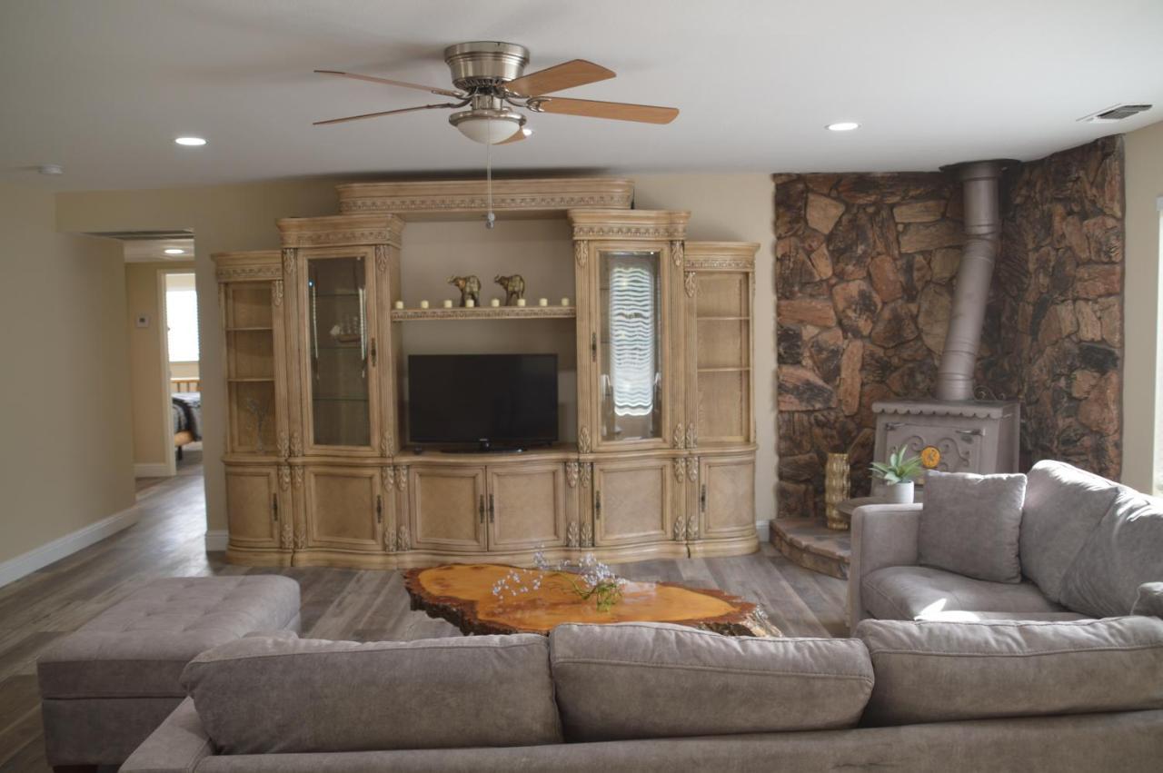 Beautiful 3 Bedroom Home Located Near Yosemite Oakhurst Bagian luar foto